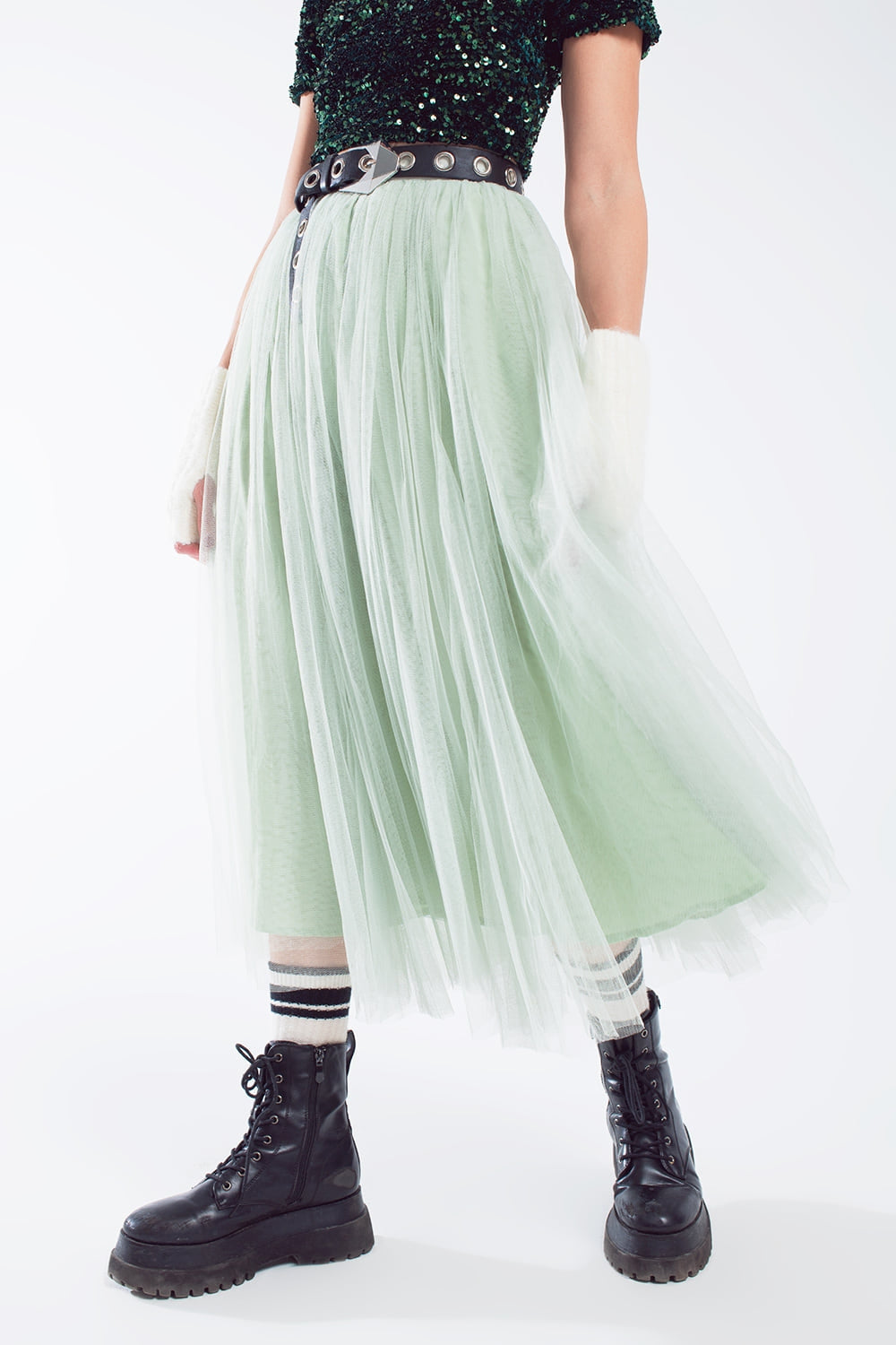 Saia midi de tule verde com cintura elástica