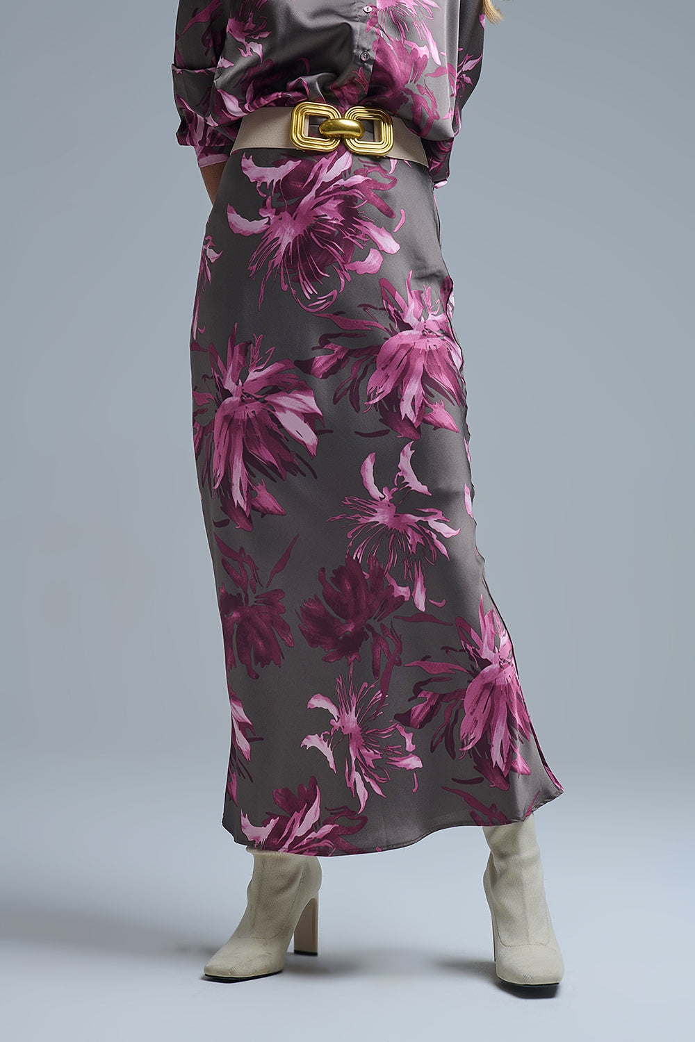 Q2 Saia Midi Floral Elegante em cetim cinzento