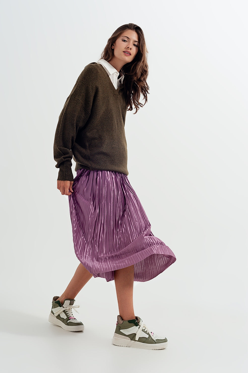 Salta verde com pescoço em V