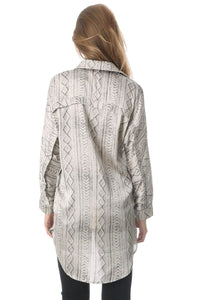 Camisa de cetim cinzenta com estampado abstracto