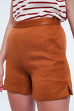 Shorts de cintura alta laranja e ouro com decorações
