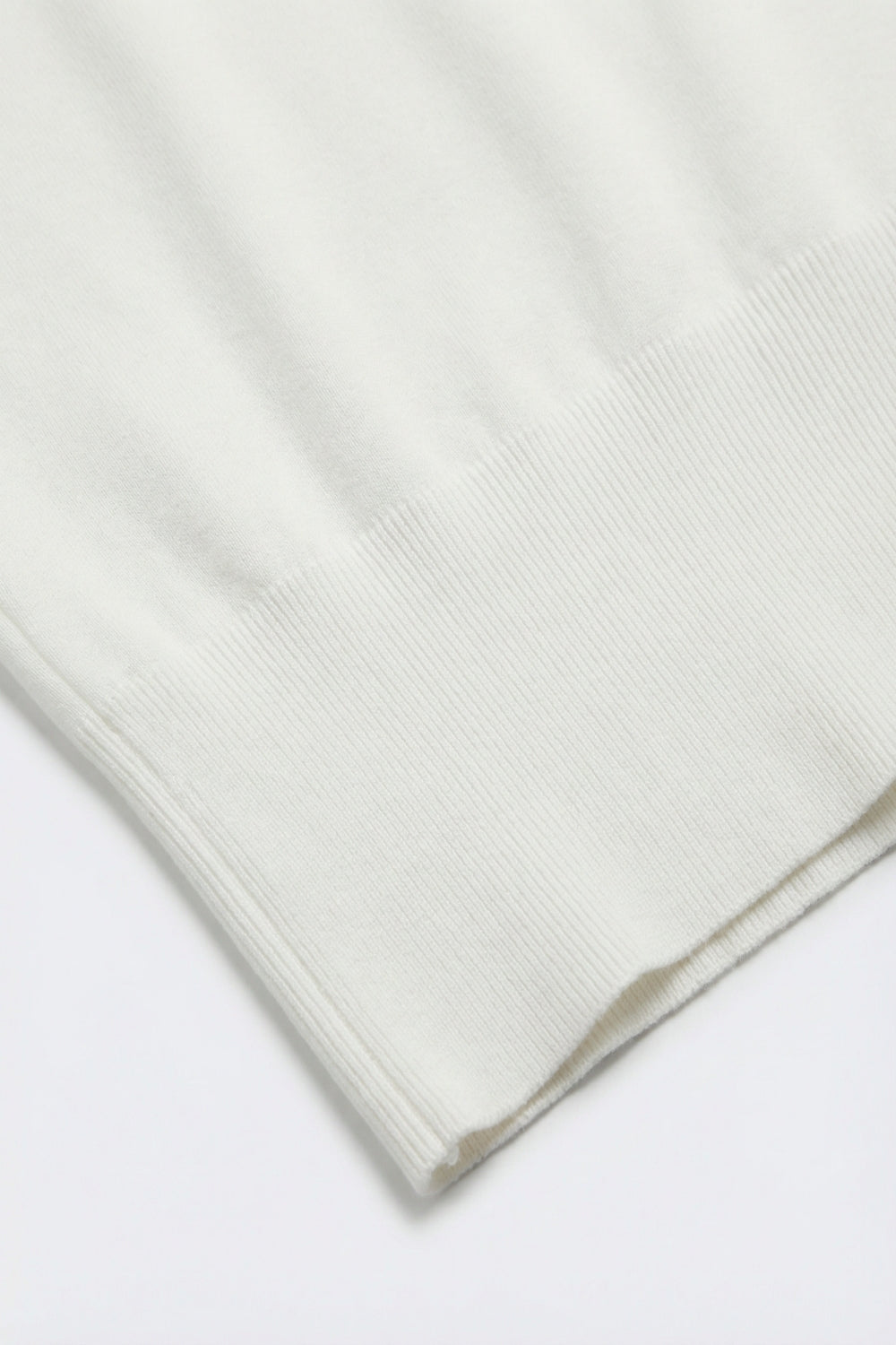 Suéter de Malha Leve com Cós Largo Canelado em branco