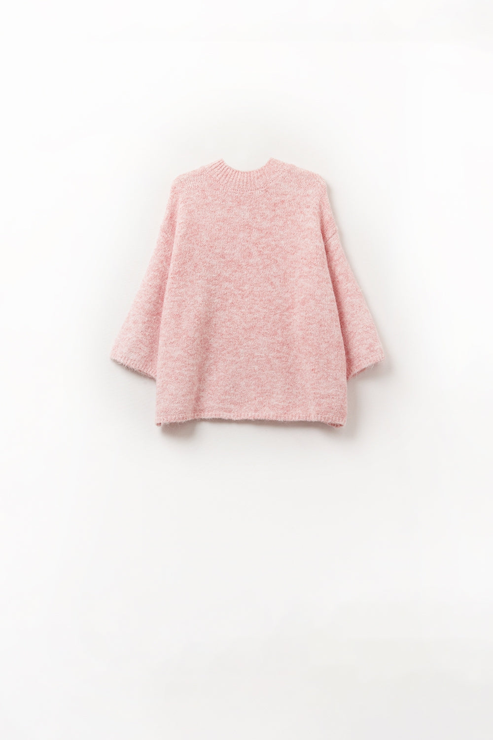 Suéter Fluffy rosa com mangas três quartos e gola redonda