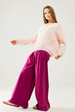 Suéter supermacio oversized creme com corações rosa por toda parte