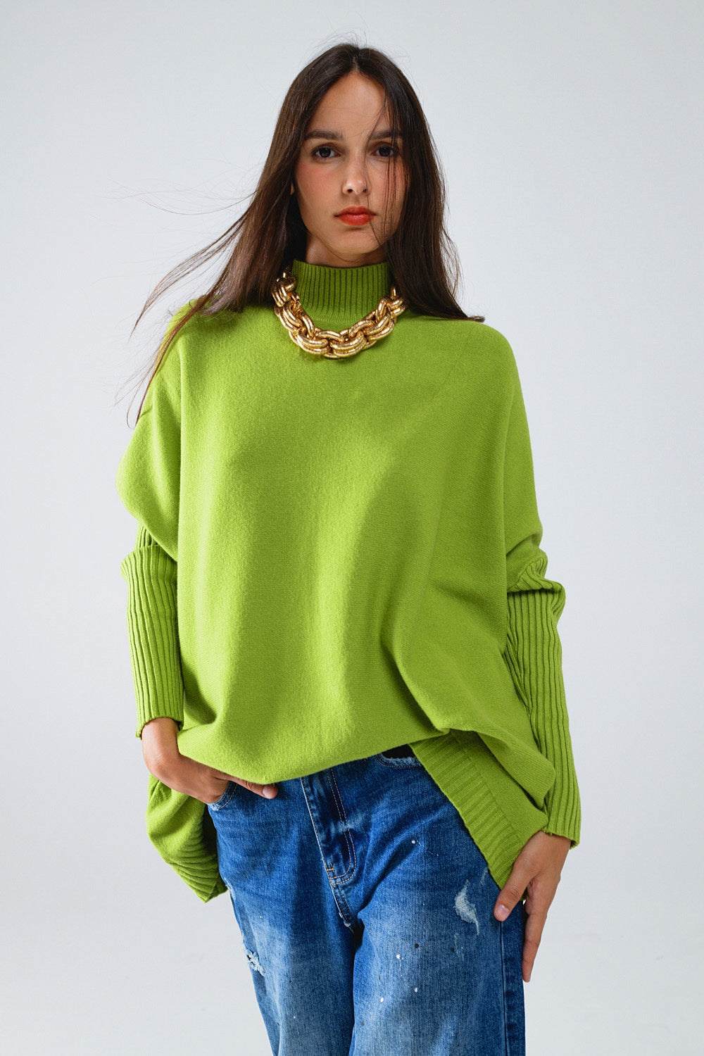 Q2 Suéter verde oversized e confortável com mangas caneladas