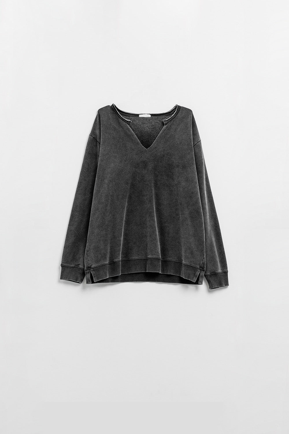 Q2 Sweatshirt cinzenta lavada com decote em V