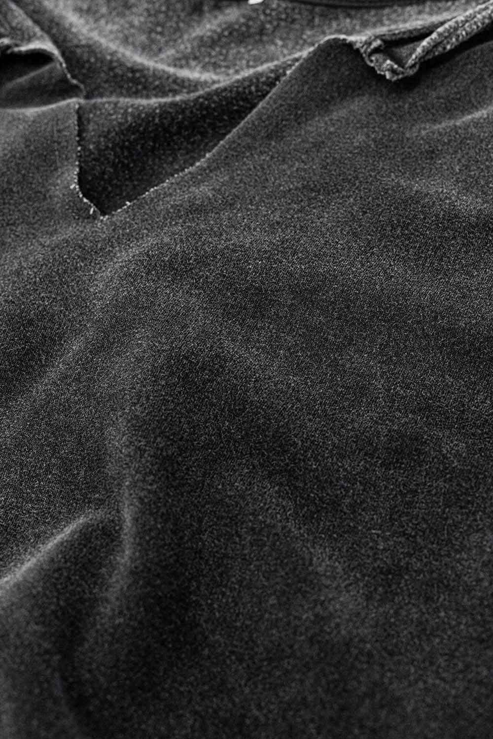 Sweatshirt cinzenta lavada com decote em V