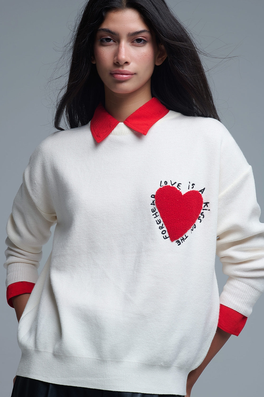 Q2 Sweatshirt de malha com coração bordado e texto em creme