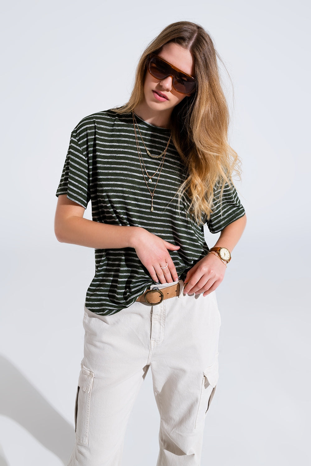 Q2 T-shirt às riscas de tamanho Relaxed com gola redonda em caqui