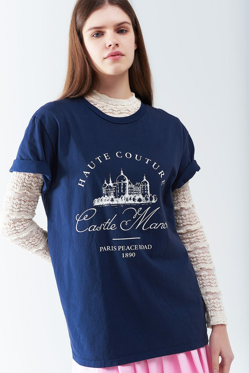 T-shirt azul com desenho da mansão do castelo