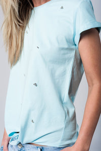 T-shirt azul com detalhes em strass