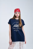 Q2 T-shirt azul escura com desenho da mansão do castelo