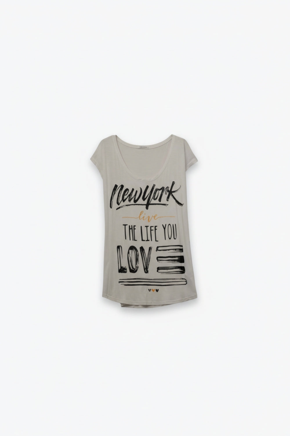 Q2 T-Shirt branca com desenho de texto e decote oval largo