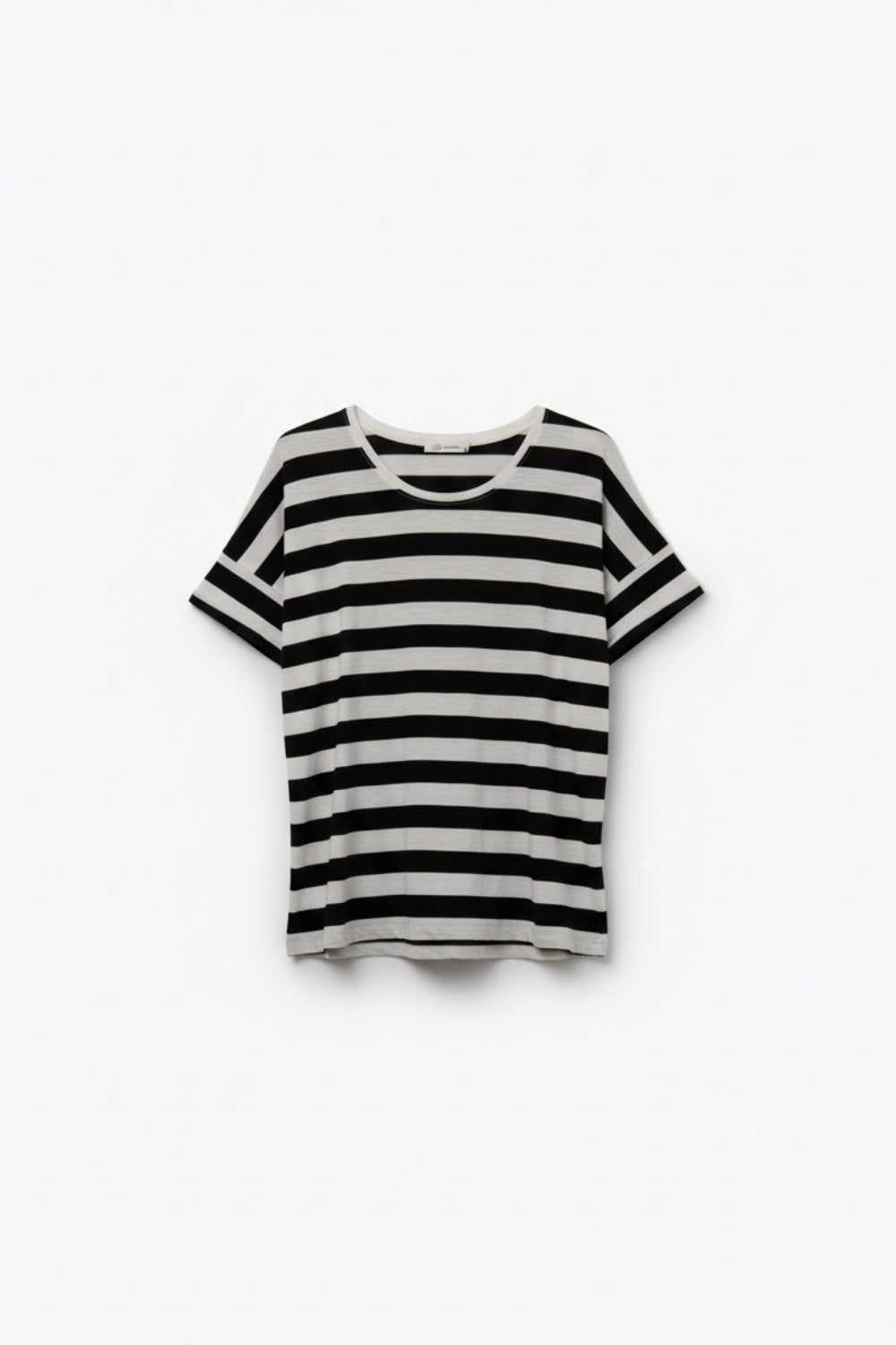 Q2 T-shirt branca com riscas pretas e gola redonda
