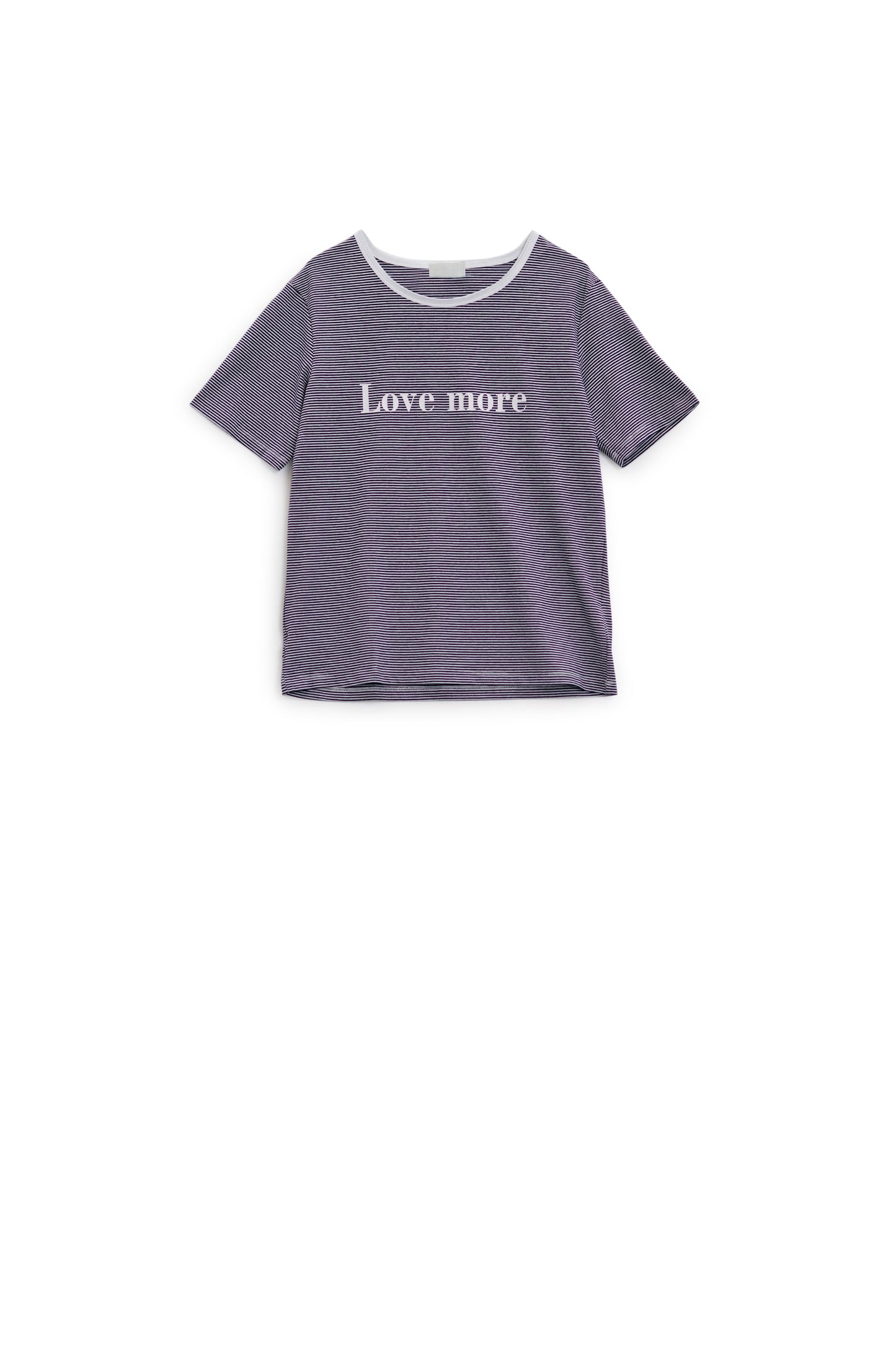 T-shirt branca com riscas pretas e texto Love More