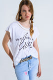 Q2 T-Shirt branca com texto preto na frente e rebordo no pescoço