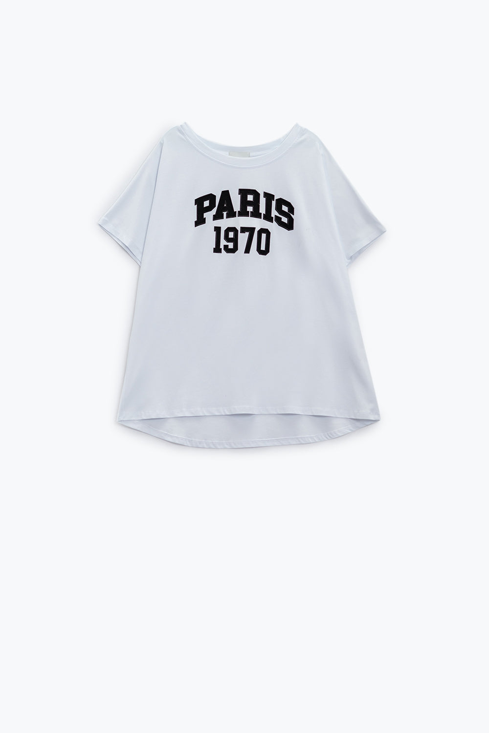 T-shirt branca de grandes dimensões com a inscrição paris 1970 em preto