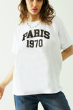 Q2 T-shirt branca de grandes dimensões com a inscrição paris 1970 em preto