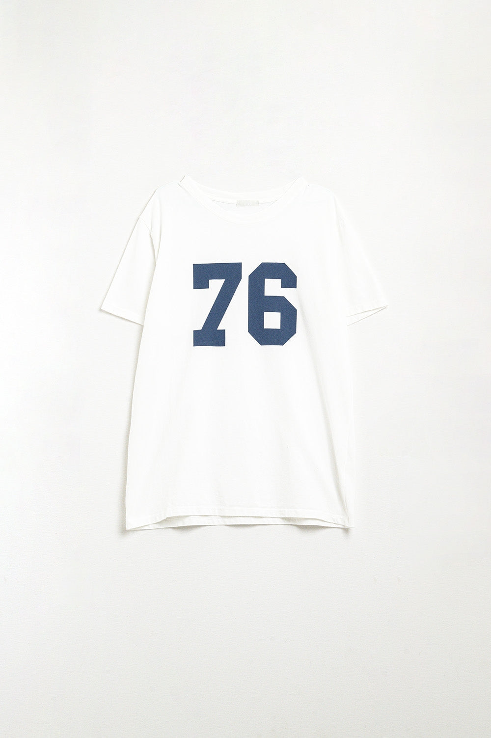 Q2 T-shirt branca de tamanho grande com o logótipo 76