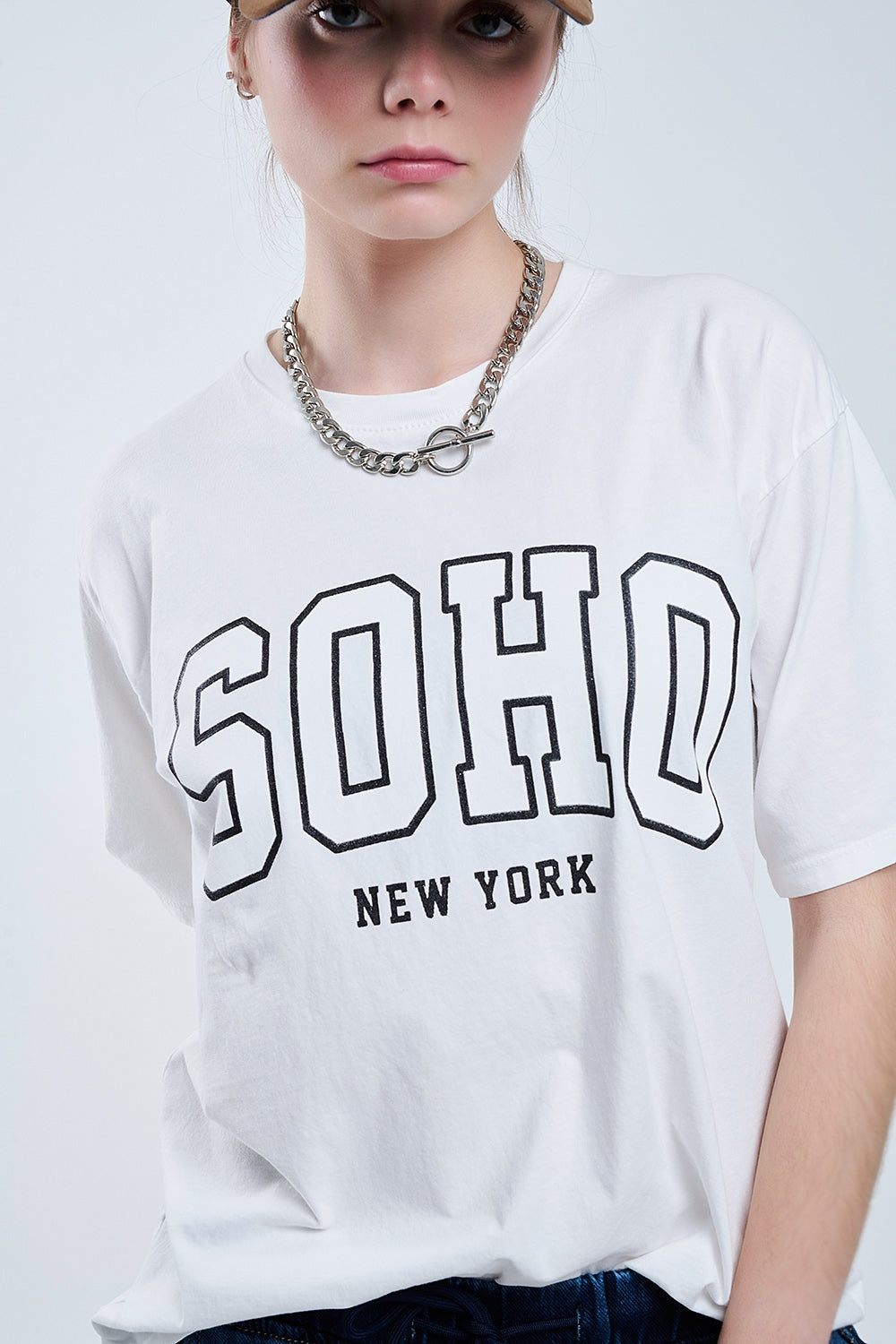 T-shirt branca de tamanho grande com Soho New York na frente