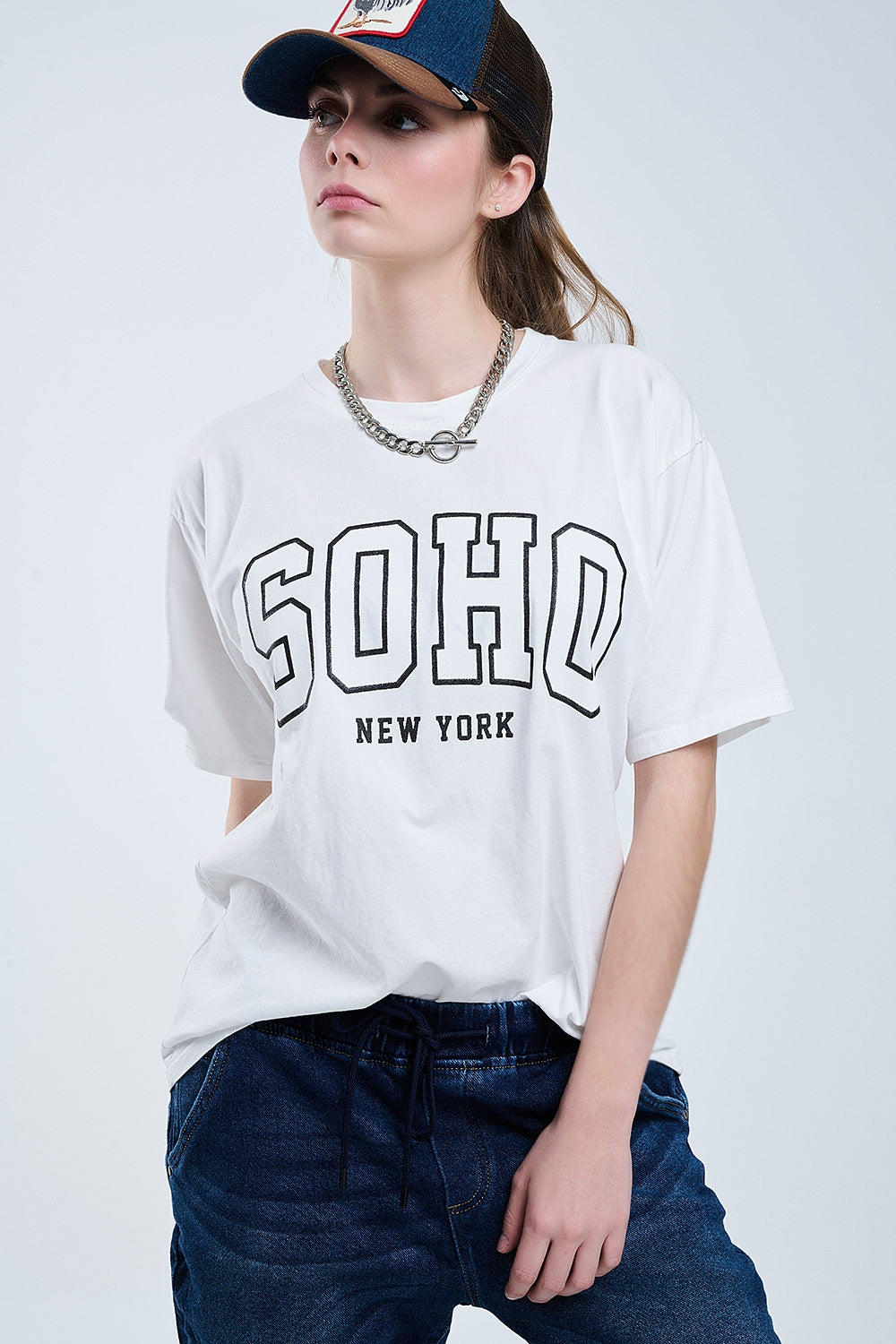 T-shirt branca de tamanho grande com Soho New York na frente
