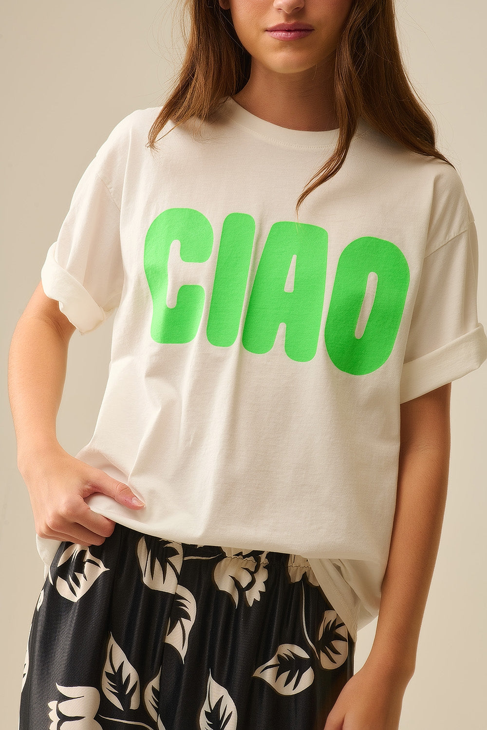 T-Shirt branca descontraída CIAO com letras verdes