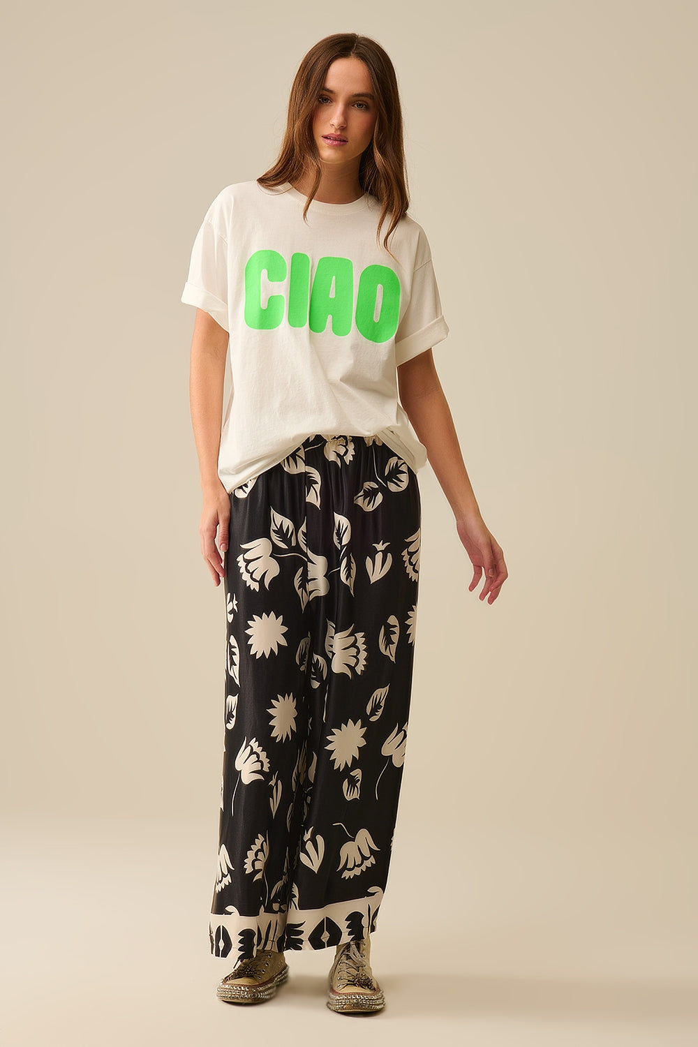 T-Shirt branca descontraída CIAO com letras verdes