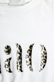 T-shirt branca descontraída com Ciao em estampado leopardo