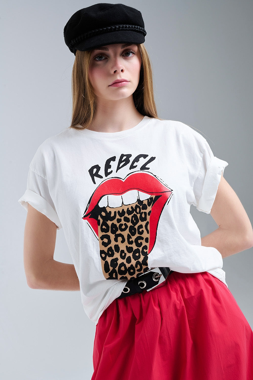T-shirt branca descontraída com estampado gráfico Rebel e Lips