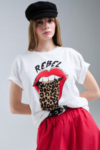 T-shirt branca descontraída com estampado gráfico Rebel e Lips