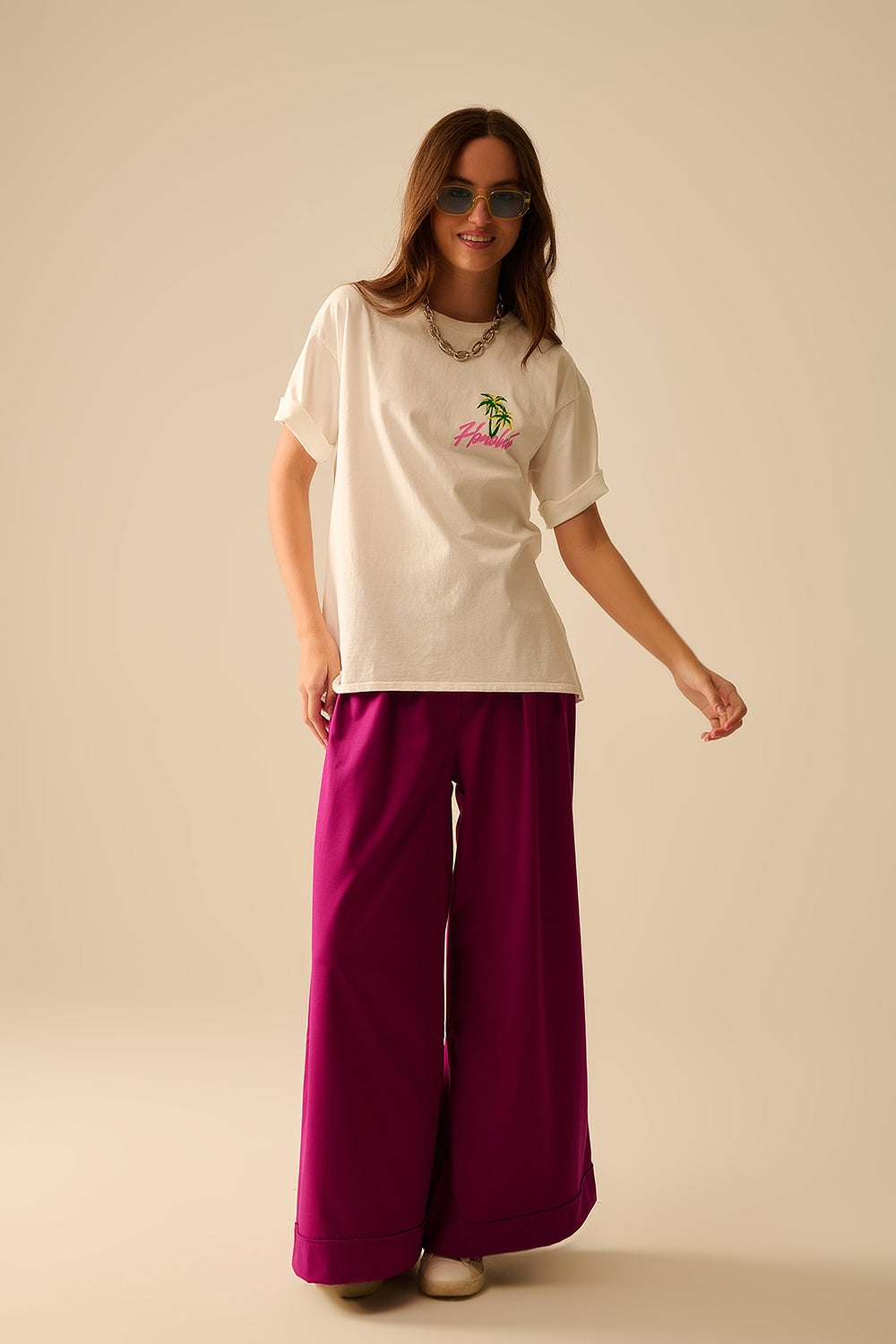 T-shirt branca fabricada em Itália com gráfico de Honolulu