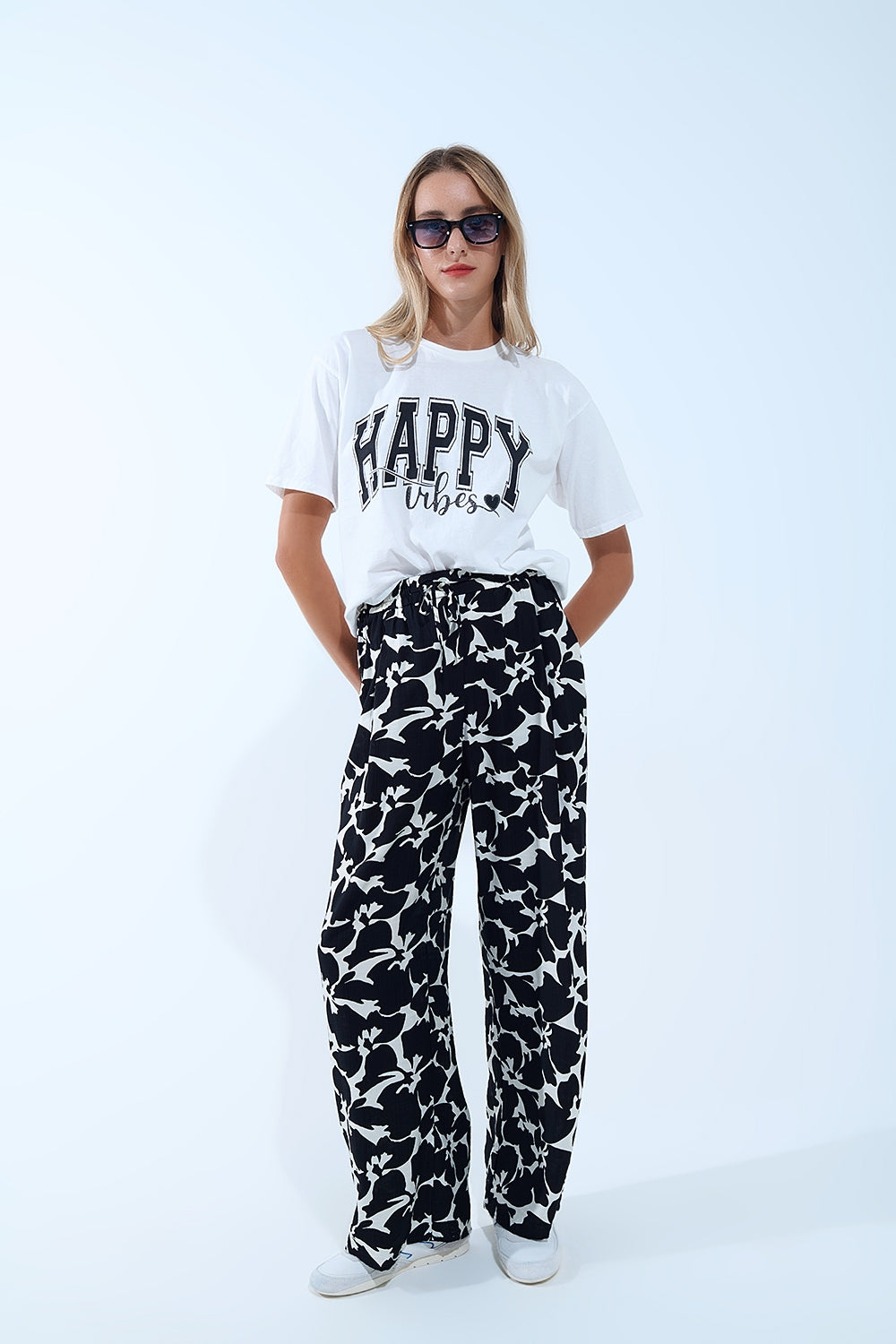 Q2 T-shirt branca Happy Vibes Graphic Relaxed T-Shirt
