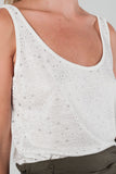T-shirt branco com impressão das estrelas