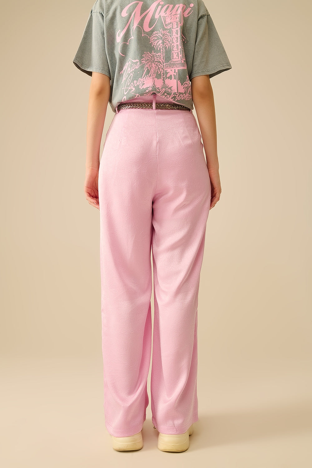 T-shirt cinzenta com o logótipo de Miami estampado a rosa