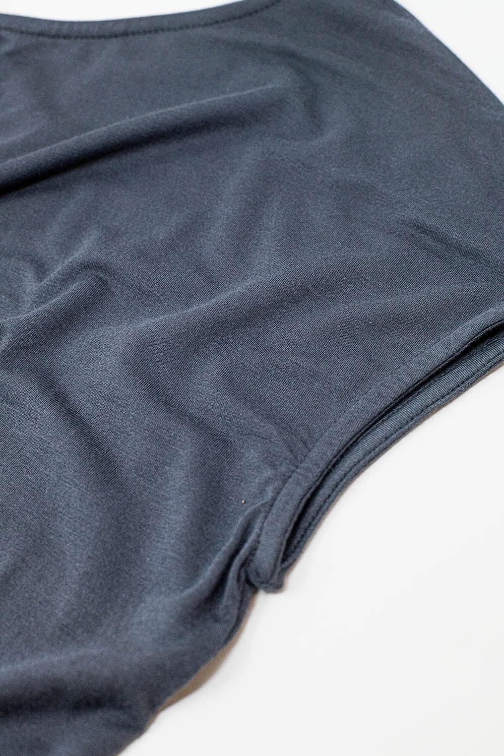 T-shirt cinzenta lavada em tecido de viscose