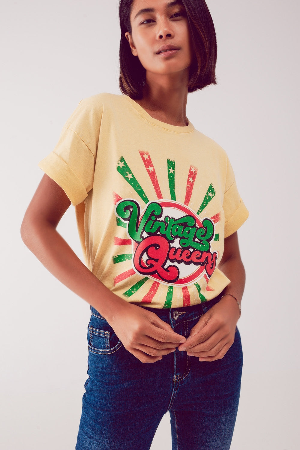 Q2 T shirt com impressão gráfica Vintage Queens amarela