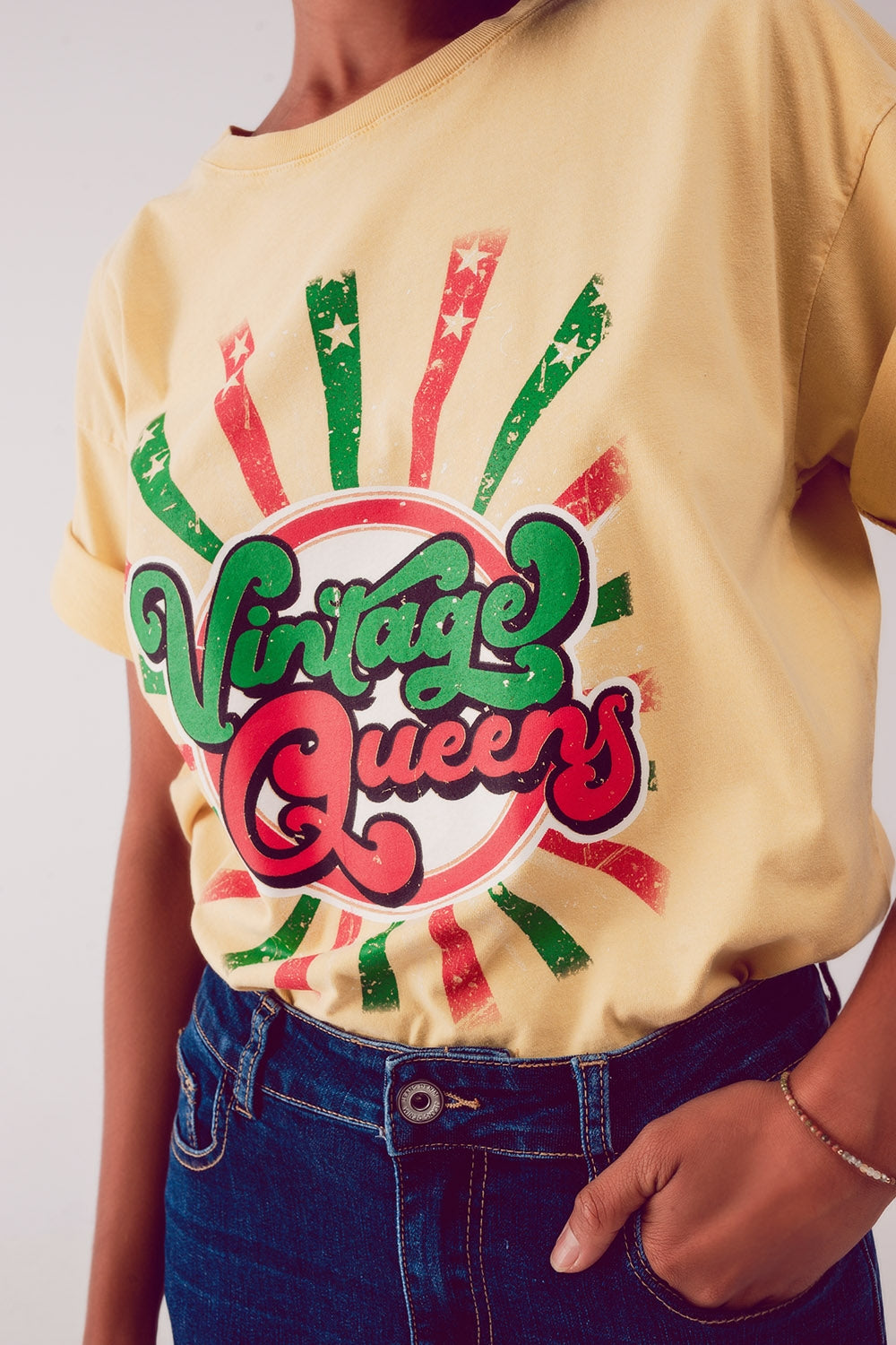T shirt com impressão gráfica Vintage Queens amarela