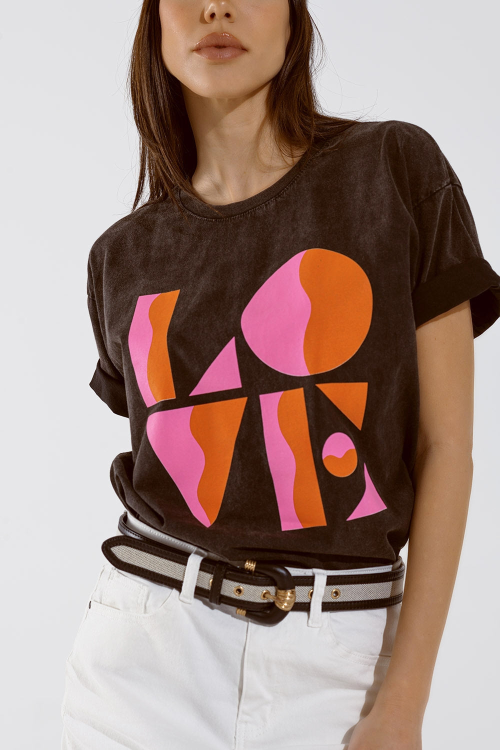 Q2 T-Shirt com logótipo LOVE em preto lavado