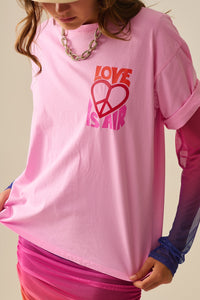 Q2 T-Shirt cor-de-rosa com o logótipo Love is Air e Heart with Peace