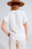 T-shirt Creme com logótipos de nomes famosos à frente