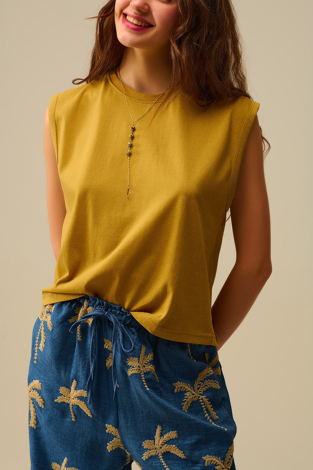Q2 T-shirt de algodão sem mangas Mustard