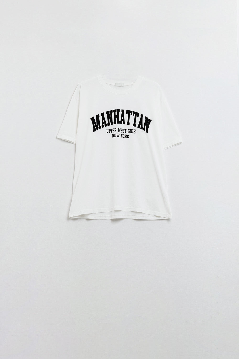 Q2 T-shirt de manga curta com texto gráfico Manhattan em branco