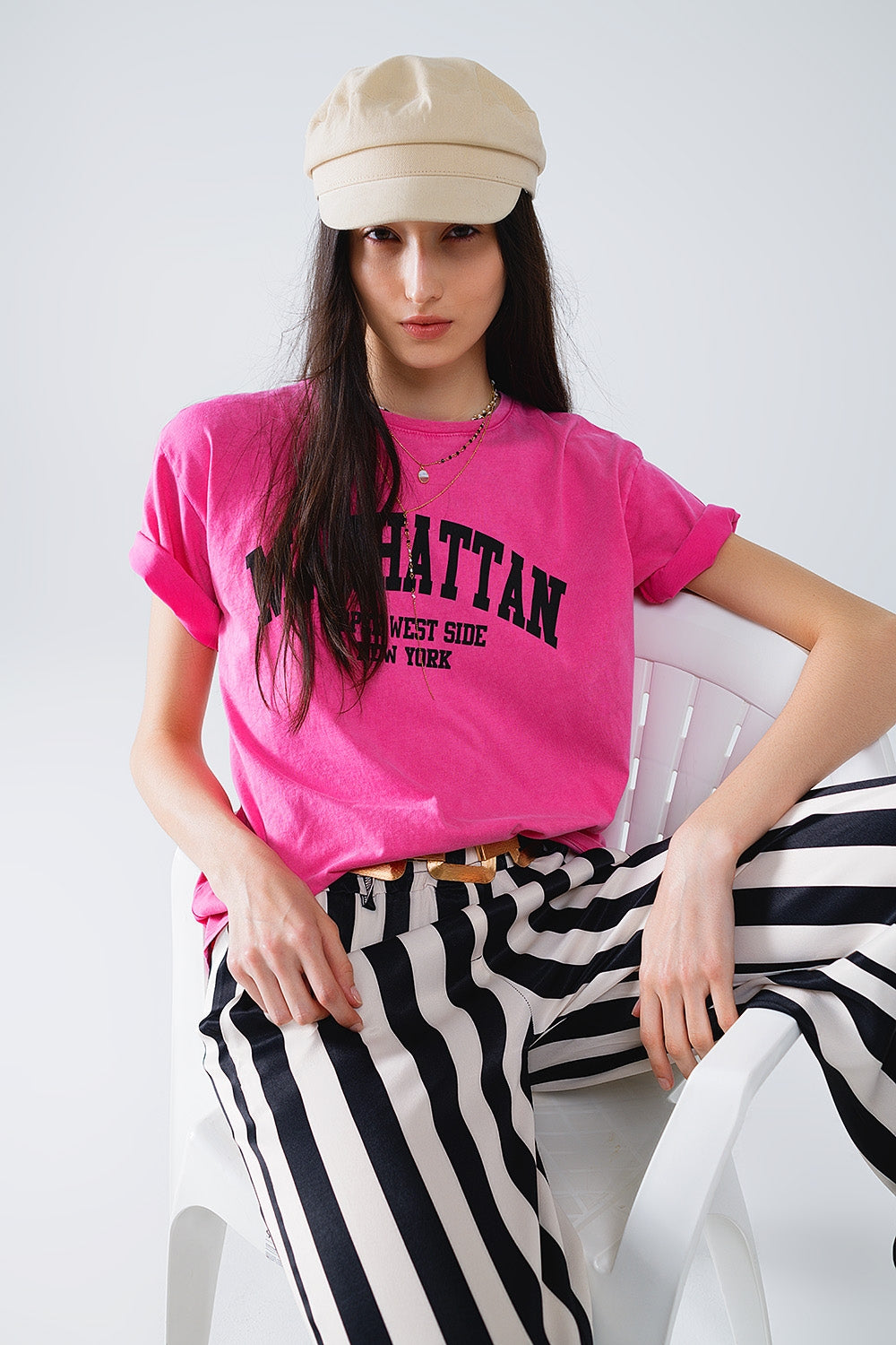 Q2 T-shirt de manga curta com texto gráfico Manhattan em cor-de-rosa
