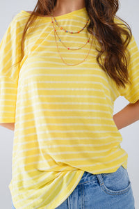 T-shirt de riscas descontraída com gola redonda em amarelo