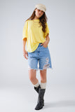 T-shirt de riscas descontraída com gola redonda em amarelo
