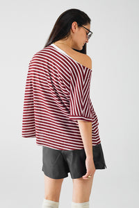 T-shirt de riscas largas cor de vinho com decoração de corações em lantejoulas