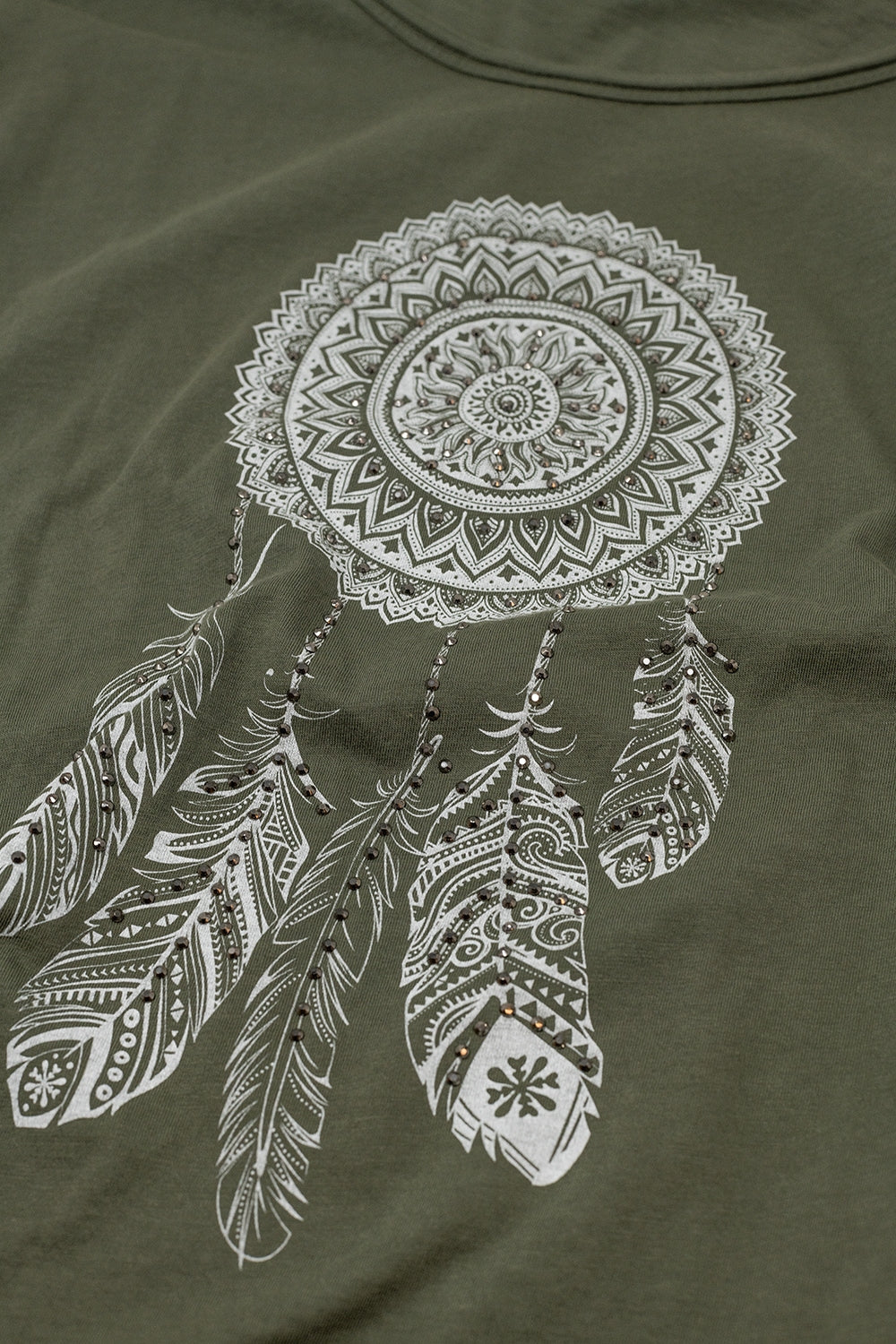 T-shirt descontraída com estampado de penas