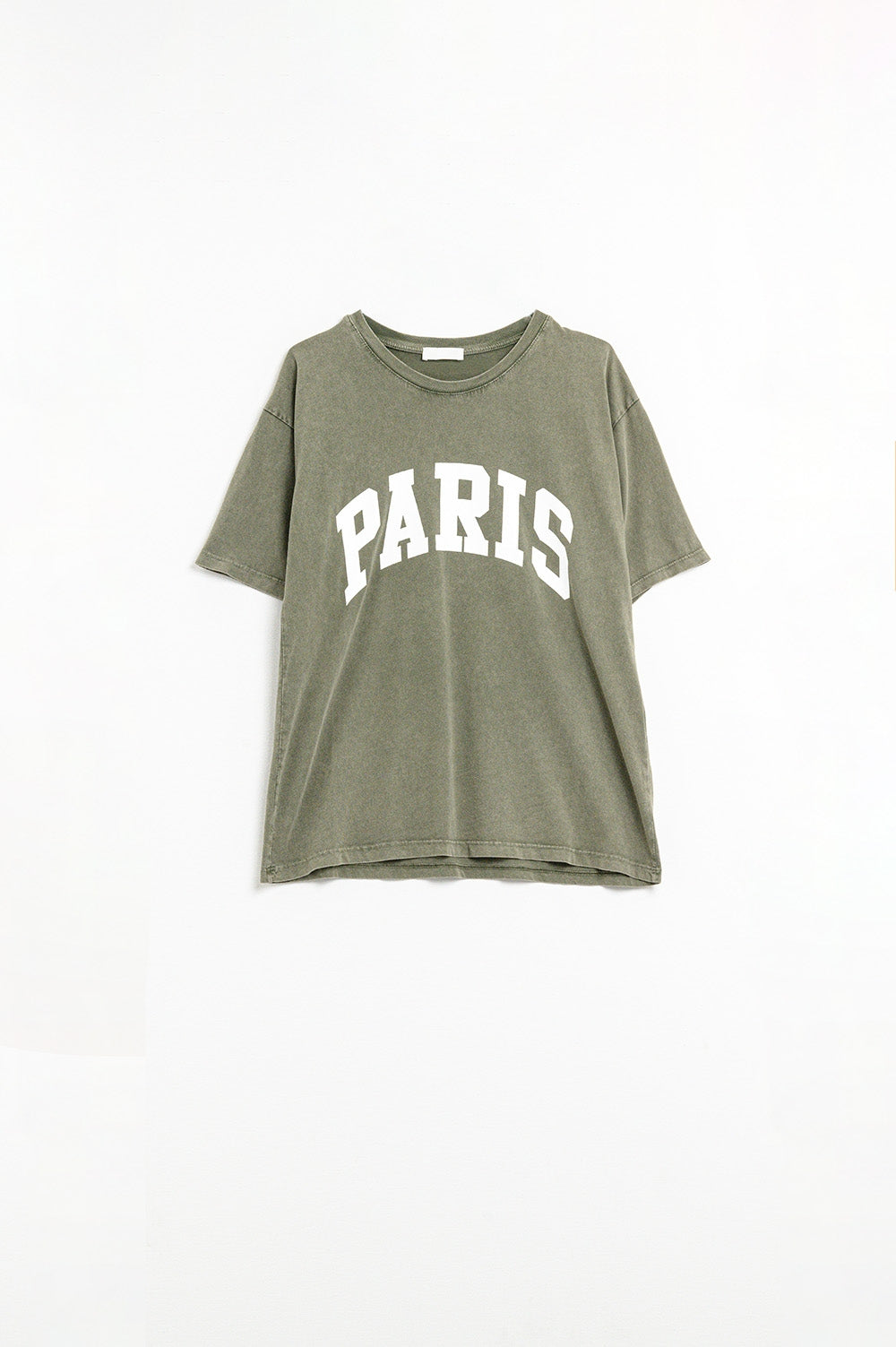 Q2 T-shirt descontraída com letras brancas em verde caqui lavado Paris