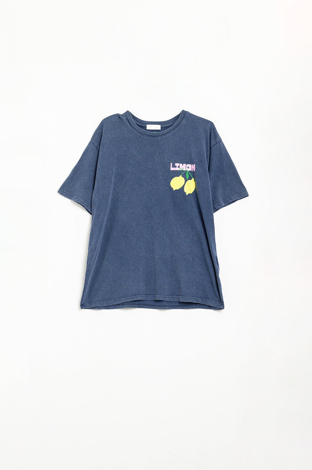 Q2 T-shirt descontraída em azul-marinho com estampado de limão