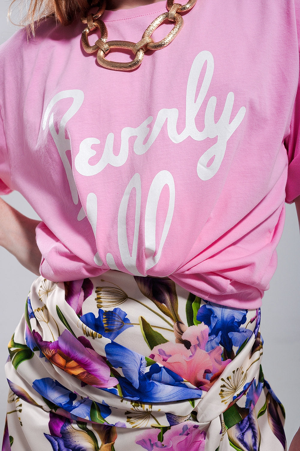 T shirt em cor de rosa com texto Beverly Hills